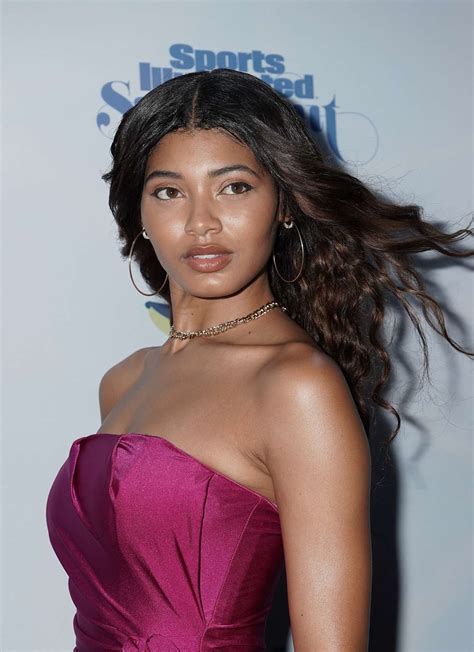 Danielle herrington - Danielle Herrington is bringing the heatwave to Miami! The Sports Illustrated Swimsuit model raised temperatures, and a few heart rates, when she rubbed suntan oil all over her half-naked body on ...